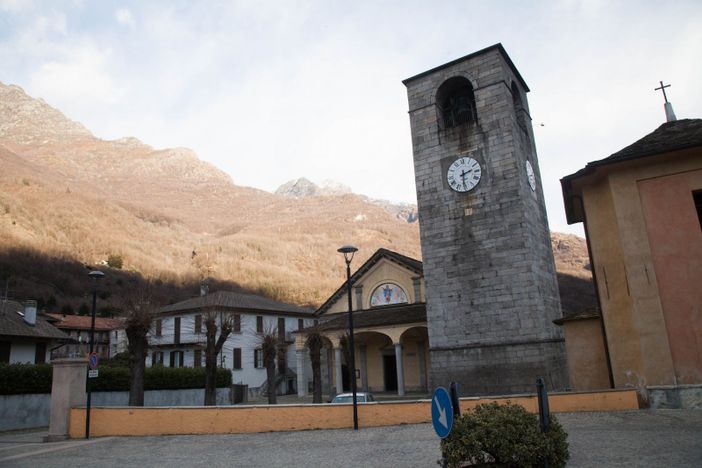 Premosello Chiovenda accende l'albero di Natale