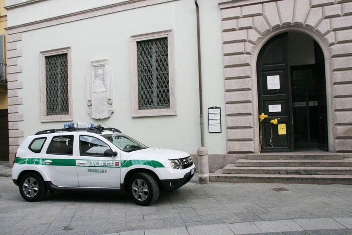 Non raccoglie i bisogni del cane: multa da 400 euro