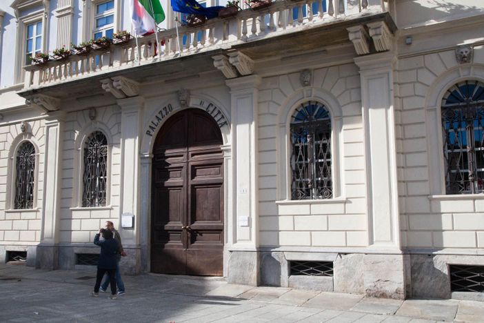 Luminarie e addobbi natalizi passano dall'Azienda Farmacia Comunale al Comune Luminarie e addobbi natalizi passano dall'Azienda Farmacia Comunale al Comune