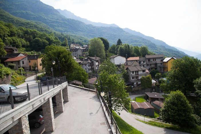 Prima edizione del palo della cuccagna a Premosello Prima edizione del palo della cuccagna a Premosello