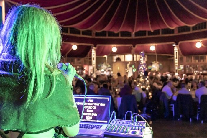 Capodanno con spettacolo e cenone nella Magic Mirror a Ornavasso