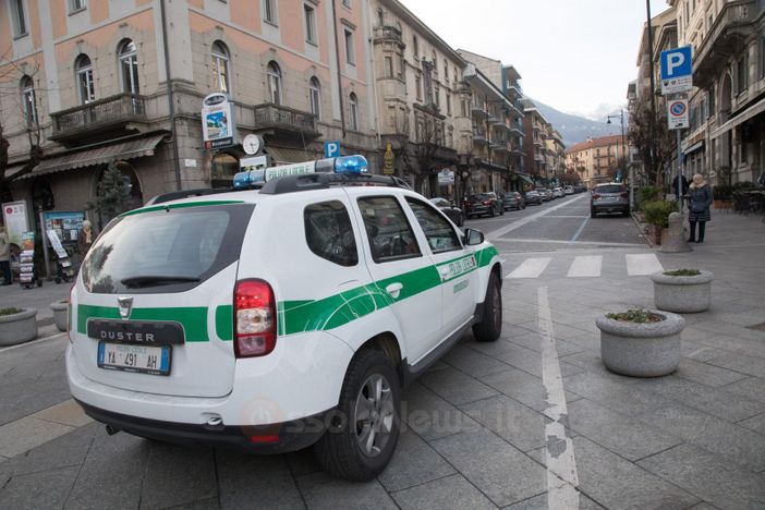 Parcheggia in uno stallo per disabili: multa da 330 euro, rimozione dell'auto e decurtazione di 2 punti sulla patente