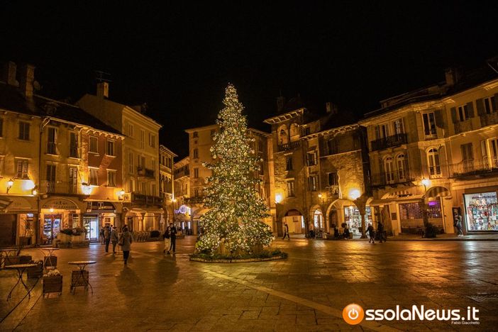 Tanti auguri ai nostri affezionati lettori. Che sia un sereno Natale per tutti voi e per le vostre famiglie Tanti auguri ai nostri affezionati lettori. Che sia un sereno Natale per tutti voi e per le vostre famiglie