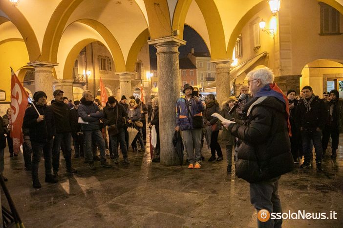 Anpi e organizzazioni civiche in piazza per chiedere la pace FOTO Anpi e organizzazioni civiche in piazza per chiedere la pace FOTO