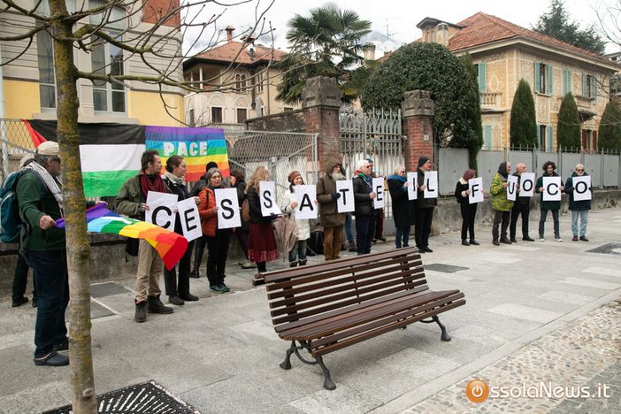 Flash mob nel centro di Domo per dire stop a tutte le guerre FOTO Flash mob nel centro di Domo per dire stop a tutte le guerre FOTO