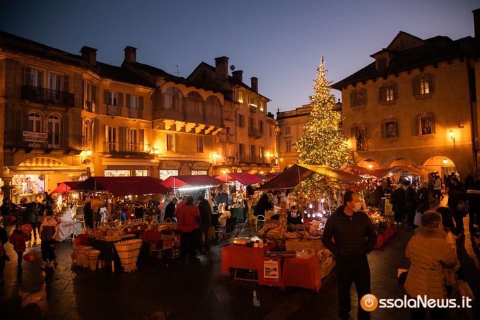 Tanti visitatori nel pomeriggio ai Mercatini domesi FOTO E VIDEO Tanti visitatori nel pomeriggio ai Mercatini domesi FOTO E VIDEO