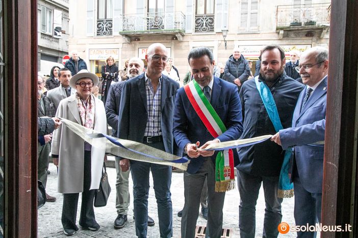 Tra arte e impegno sociale: inaugurata la mostra &quot;Cuore di pietra&quot; FOTO E VIDEO