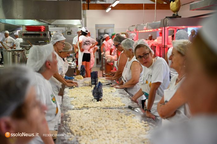 Lo spettacolo della fontane danzanti arriva alla Sagra della Patata Lo spettacolo della fontane danzanti arriva alla Sagra della Patata
