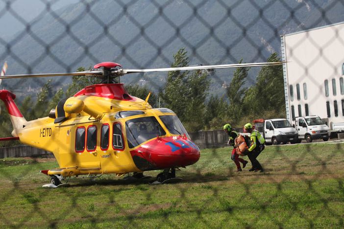 Cade da un ponteggio a Pieve, grave un 41enne