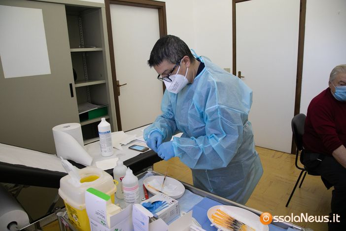 Vaccino, la raccomandazione di Ema: "Quarta dose per over 60 e soggetti fragili" Vaccino, la raccomandazione di Ema: "Quarta dose per over 60 e soggetti fragili"