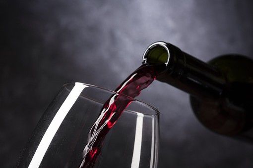 Cala il consumo di vino, il Vallese pensa al declassamento di parte del raccolto Cala il consumo di vino, il Vallese pensa al declassamento di parte del raccolto