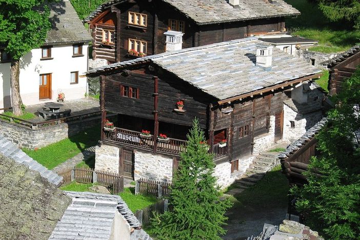 La Walserhaus di Bosco Gurin si aggiudica il Premio Meyvaert La Walserhaus di Bosco Gurin si aggiudica il Premio Meyvaert