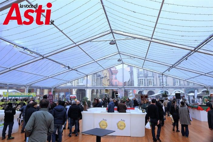 La tensostruttura che ospiterà la Fiera del tartufo di Asti. Scatti realizzati da Merfephoto-Efrem Zanchetti