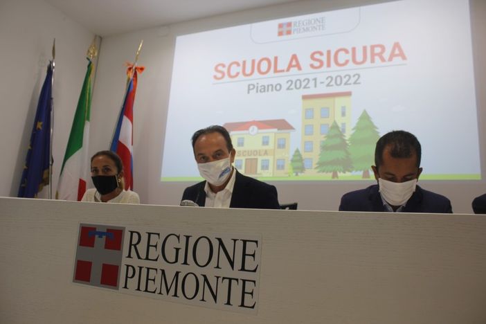 Scuola sicura tra vaccini, nuovi bus e tamponi gratis.  VIDEO
