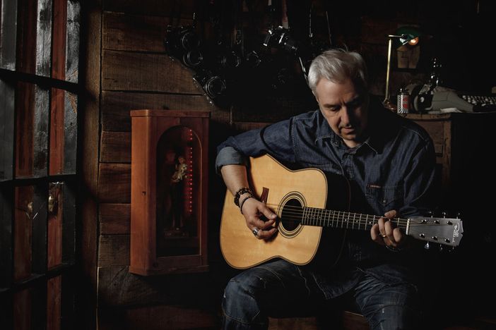 Davide Van De Sfroos apre stasera il primo Lago Maggiore Folkfest