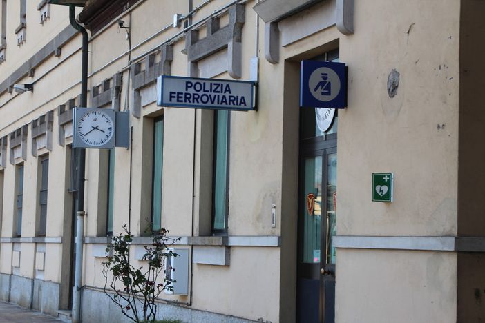 Cartelli irregolari, la Polizia ferroviaria multa nove società