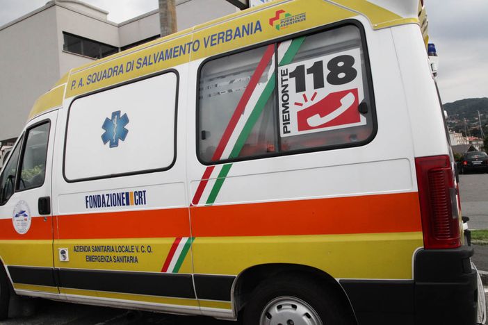 Rischia di annegare nel lago di Mergozzo, donna salvata e trasportata la Dea del Castelli