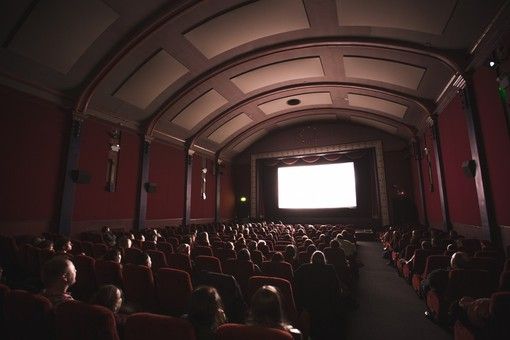 Cinema e teatri, la capienza sale all'80%. Negli stadi al 75%