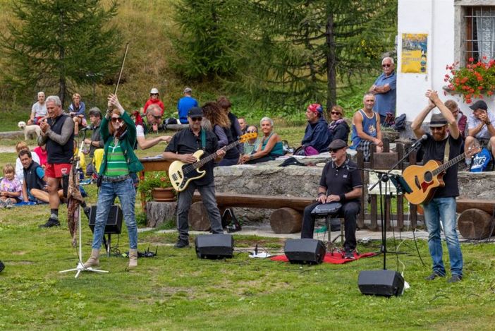 Musica in Quota, i Keily’s folk in concerto all'alpe Aleccio Musica in Quota, i Keily’s folk in concerto all'alpe Aleccio