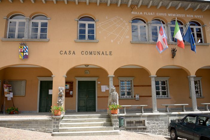 Doppia surroga nel 'parlamentino' di Villette