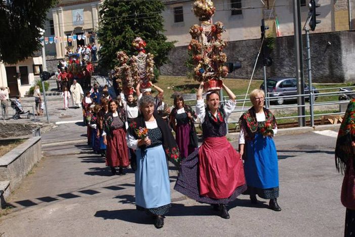 A Trontano la tradizionale processione delle Cavagnette A Trontano la tradizionale processione delle Cavagnette