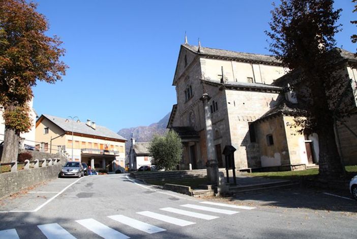 Festa in Piazza a Montecrestese: tra giochi, musica e tradizione Festa in Piazza a Montecrestese: tra giochi, musica e tradizione