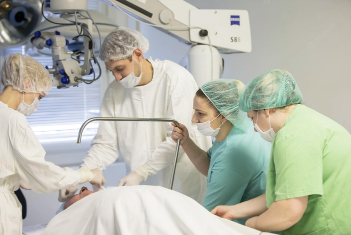 Lavorare come infermiere: cosa sapere prima di intraprendere questa professione