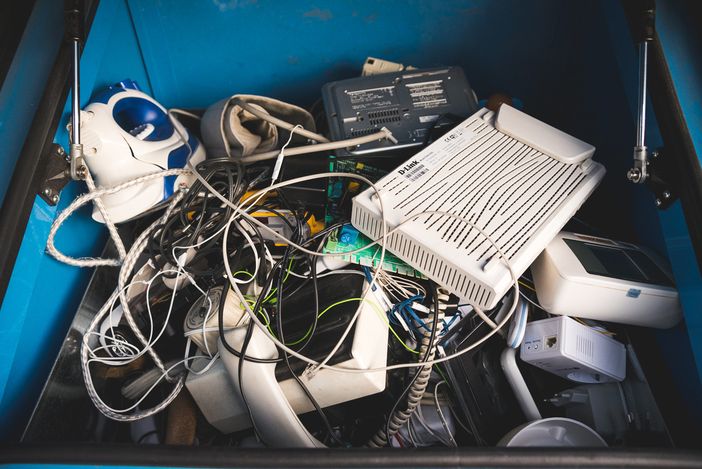 Piccoli rifiuti elettronici, il Piemonte guida la classifica: quasi tutti i negozi garantiscono il conferimento gratuito