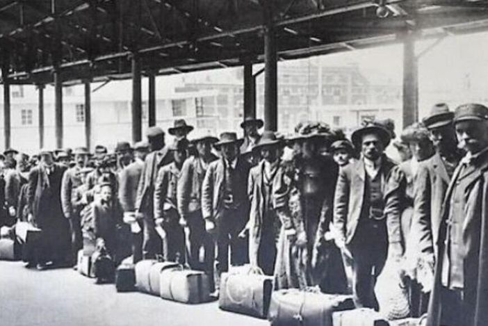 Emigranti italiani in Argentina agli inizi del secolo scorso Emigranti italiani in Argentina agli inizi del secolo scorso