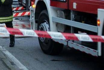 Tamponamento fra tre camion sull'A1, autista muore intrappolato tra le lamiere Tamponamento fra tre camion sull'A1, autista muore intrappolato tra le lamiere