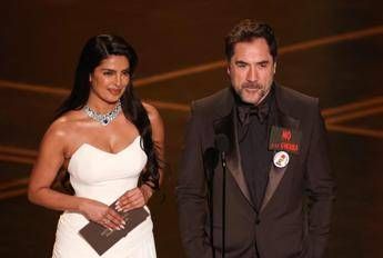 La guerra agli Oscar, Bardem sul palco per la Palestina e Jimmy Kimmel punge Trump