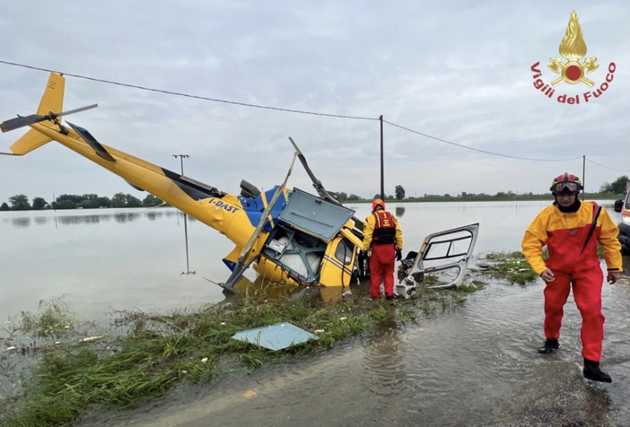 Fuori pericolo i 4 membri dell'equipaggio dell'elicottero precipitato