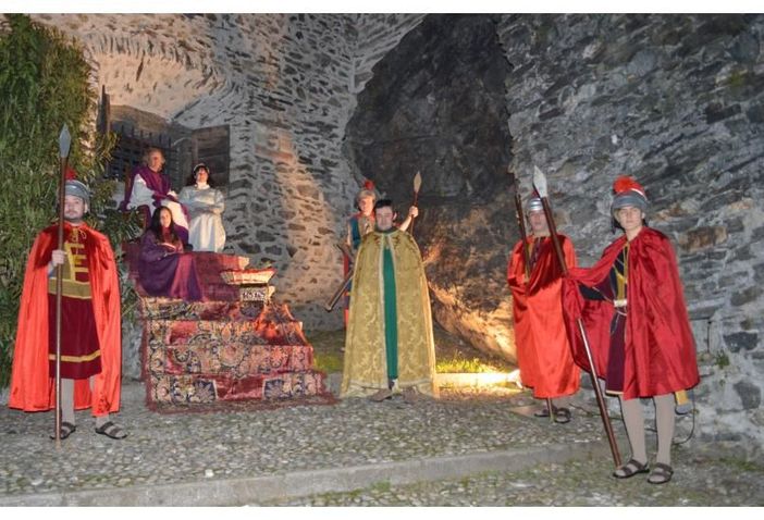 La suggestione della Vigilia con il presepe vivente di Vogogna La suggestione della Vigilia con il presepe vivente di Vogogna