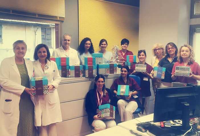 Il Natale di Cannavacciuolo per la sanità del VCO: panettoni agli operatori FOTO