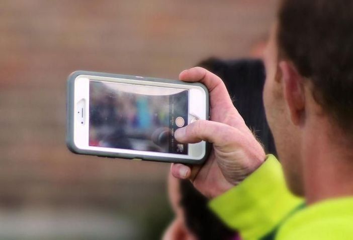 Smartphone vietati anche alle superiori: scatta il divieto del Ministero Smartphone vietati anche alle superiori: scatta il divieto del Ministero