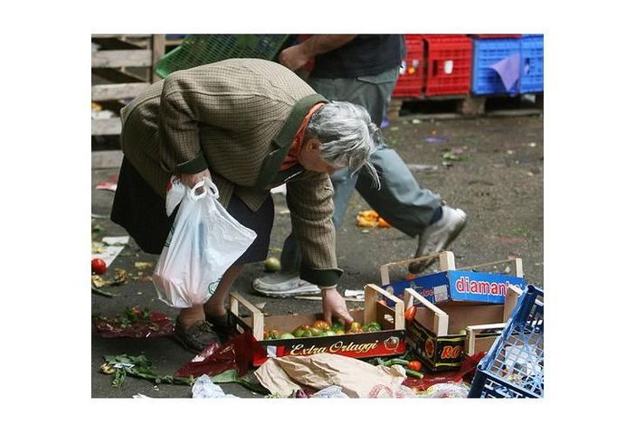 Grido di allarme di Coldiretti: "Con il Covid crescono i nuovi poveri, oltre 40 mila le famiglie in difficoltà" Grido di allarme di Coldiretti: "Con il Covid crescono i nuovi poveri, oltre 40 mila le famiglie in difficoltà"