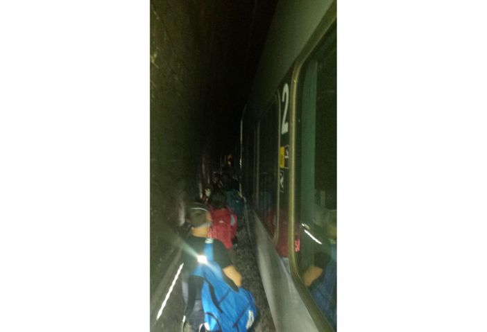 Guasto al treno nella galleria del Sempione, disagi per i frontalieri