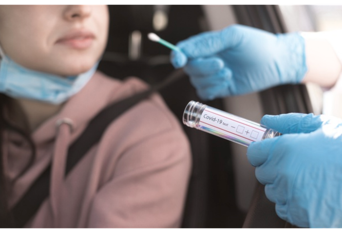 Tamponi gratuiti per i lavoratori che si vaccinano in attesa del green pass