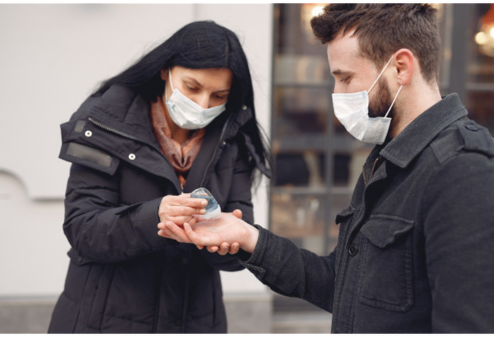 Covid, ultimo giorno di obbligo di mascherine in cinema, teatri e palazzetti
