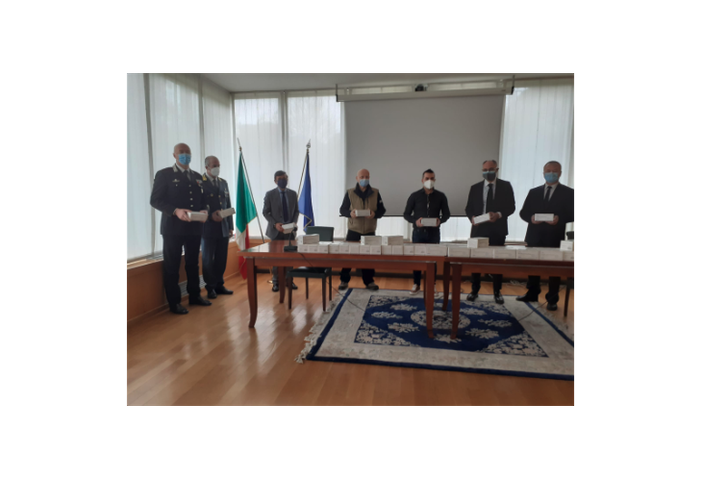 Dal Cantante della solidarietà 4 mila mascherine per le forze dell’ordine