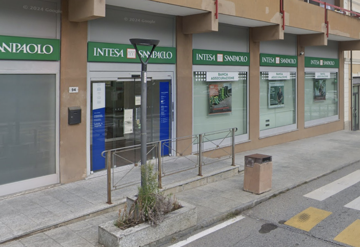 Uniti per Villa: &quot;Preoccupati per la chiusura degli sportelli cassa di Banca Intesa&quot;