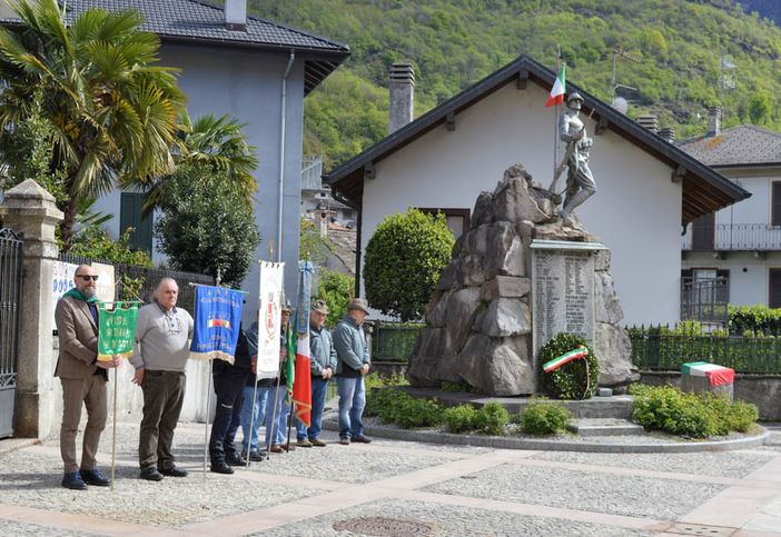 Premosello, 25 Aprile con il partigiano “Mirko” e gli studenti delle scuole medie Premosello, 25 Aprile con il partigiano “Mirko” e gli studenti delle scuole medie