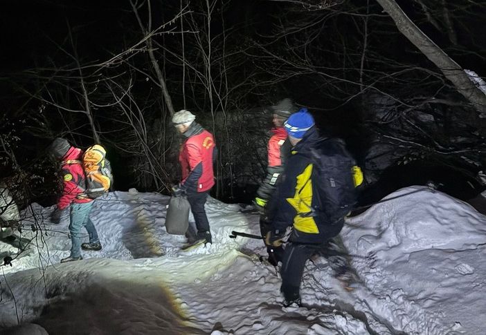 Escursionisti bloccati nella neve verso il bivacco Scaredi: recuperati nella notte a Malesco VIDEO Escursionisti bloccati nella neve verso il bivacco Scaredi: recuperati nella notte a Malesco VIDEO