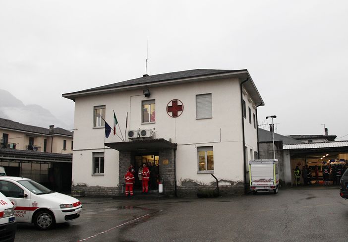 L'associazione Auro chiude i battenti con una donazione alla Croce Rossa L'associazione Auro chiude i battenti con una donazione alla Croce Rossa
