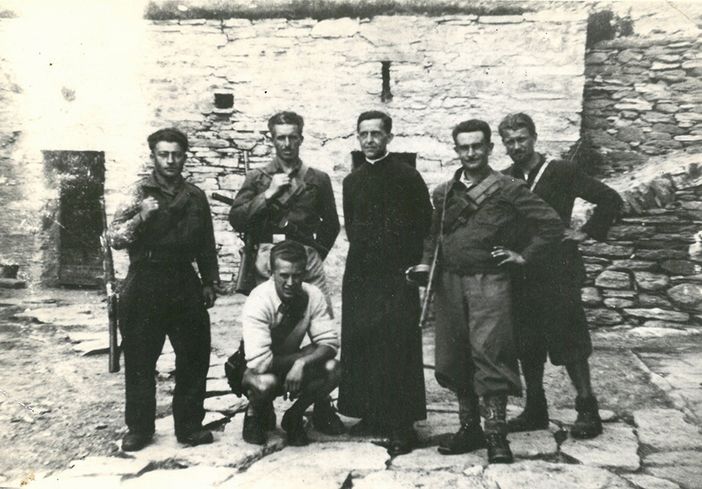 Racconti di vita e di storia all’Alpe Cravariola in una serata dell'associazione Sentieri degli Spalloni