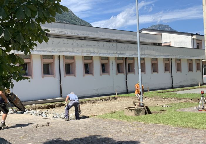 Domo, al via i lavori per posizionare tre prefabbricati al Liceo Spezia