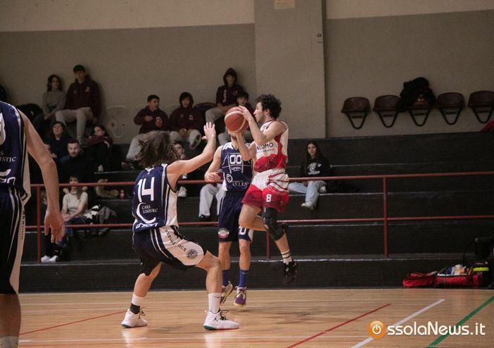 La Cestistica torna a sorridere dopo la vittoria con il Borgomanero La Cestistica torna a sorridere dopo la vittoria con il Borgomanero