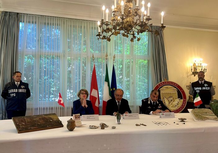 La Svizzera restituisce 48 beni culturali all’Italia La Svizzera restituisce 48 beni culturali all’Italia