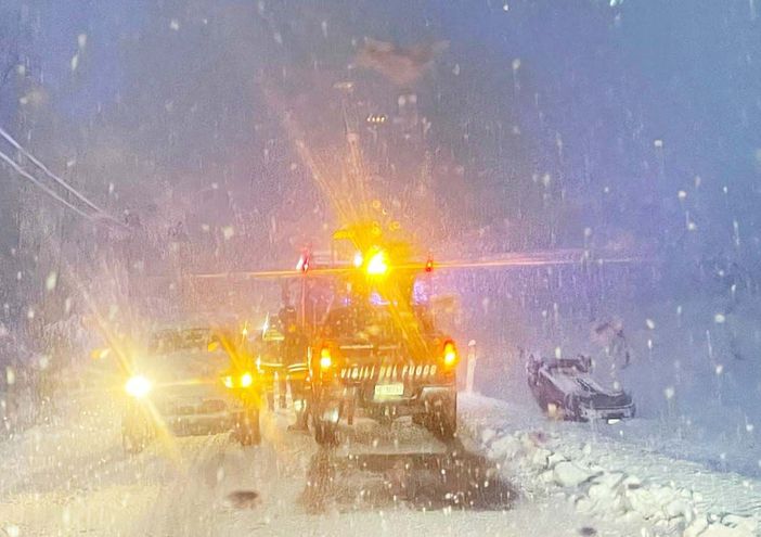 Auto ribaltata nella neve tra Cosasca e Beura