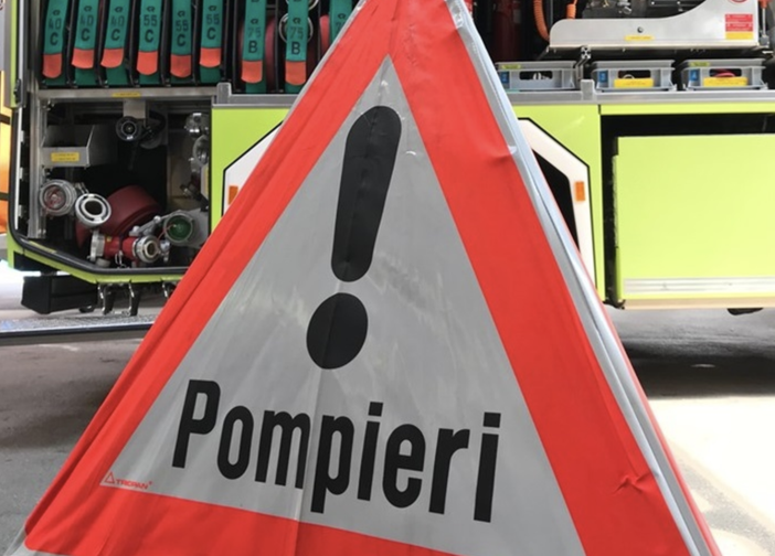 Auto distrutta dalle fiamme in autostrada in Canton Ticino